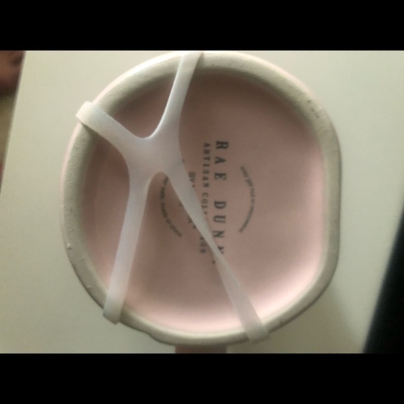 Rae Dunn MOM mug with crown topper - Picture 3 of 5